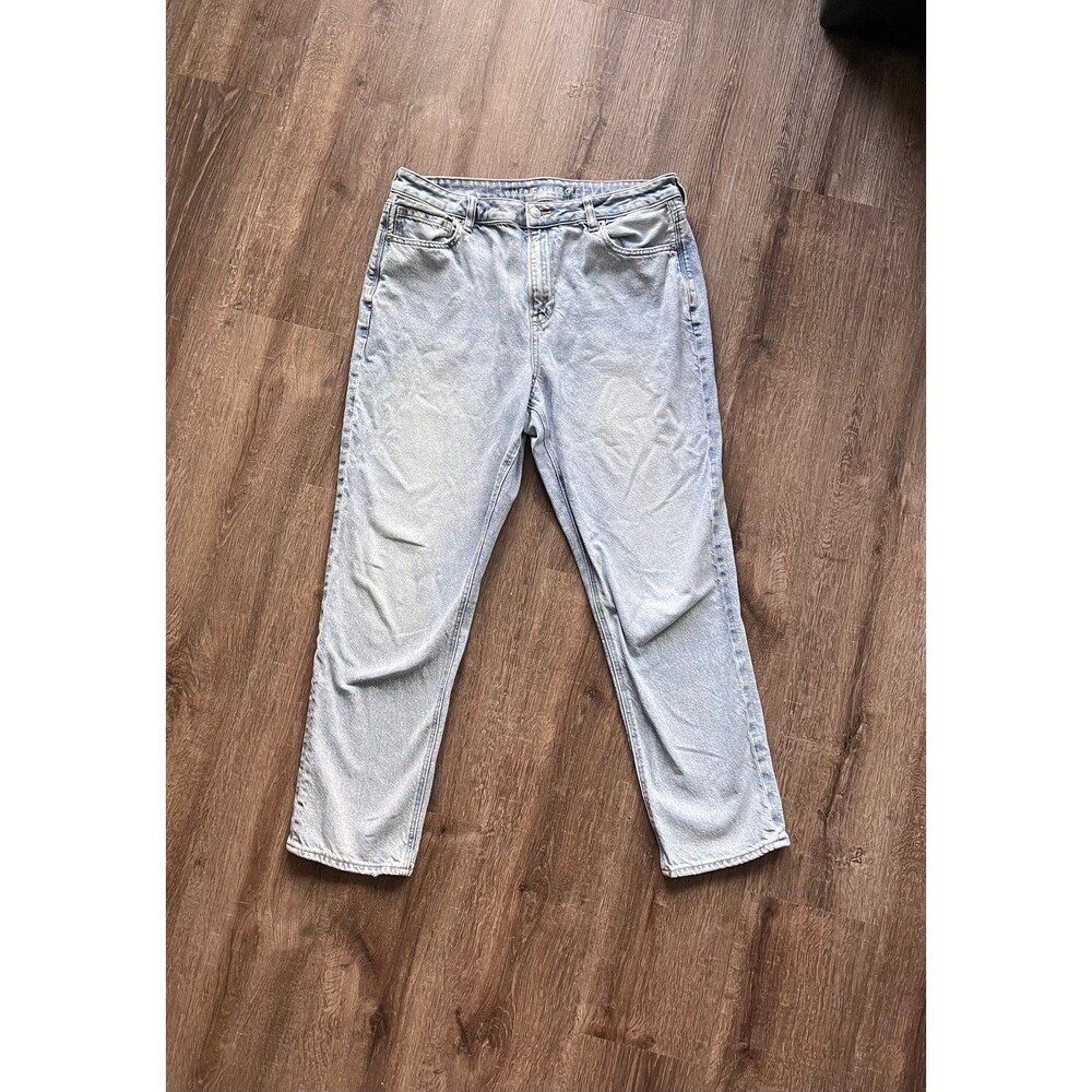 Light Wash High Waisted Straight leg American Eagle Jeans